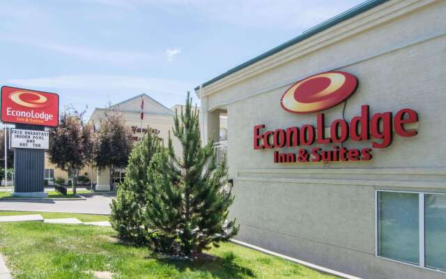 Econo Lodge Inn & Suites University