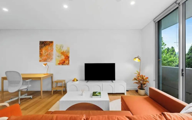 Central Art-filled 2 Beds With Balcony Aircon – Guest Rooms – Sydney