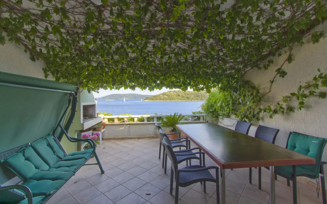 Tonka - 10 m From Beach - A2