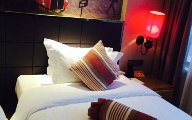 Xianning Youth Theme Hotel