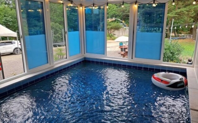 Gyeongju Gaewoolga Poolvilla