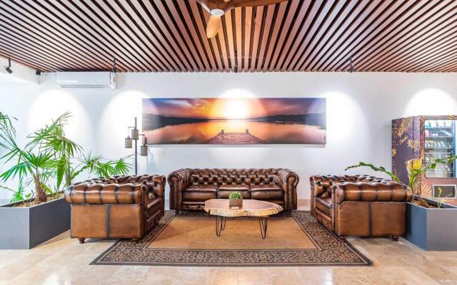 Ultra Luxury Condo, Rooftop Pool and HIGH SECURITY, Viva Residence