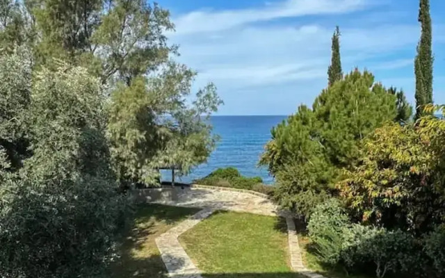 Secluded Oasis With Stunning Views Private Beach