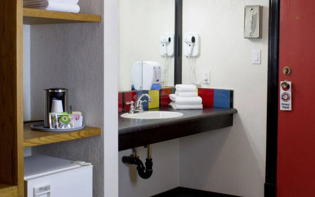 The Bulldog Hotel Silver Star