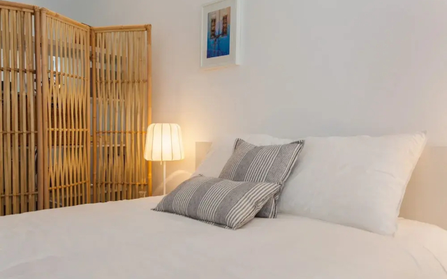 Typical Light Filled Graça Apartment, By TimeCooler