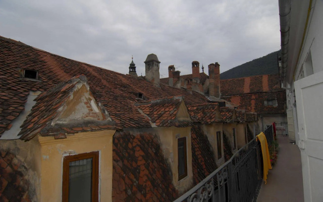 Main Square Apartments & More