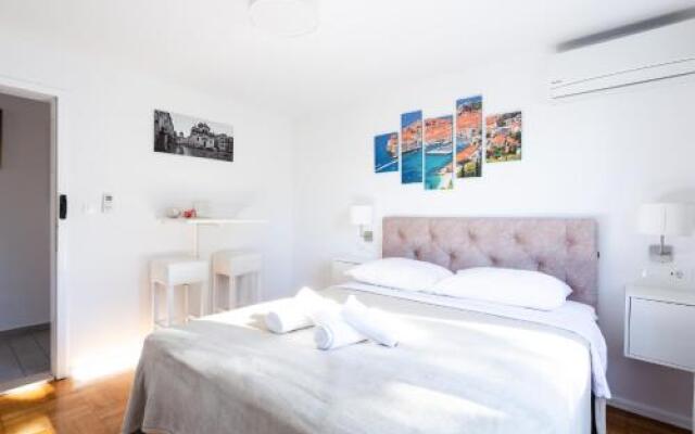 House Lodging Apartments Toni