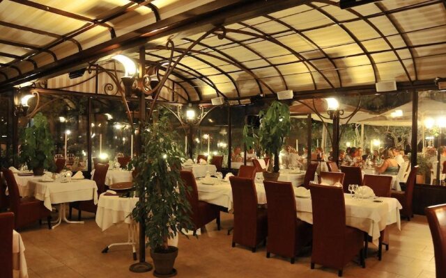 Hotel Restaurant Les Pins