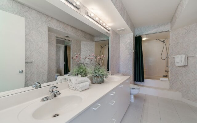 Vista Verde North by Vtrips