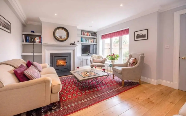 Sea Crest With 4 Bedrooms and 2 Bathrooms