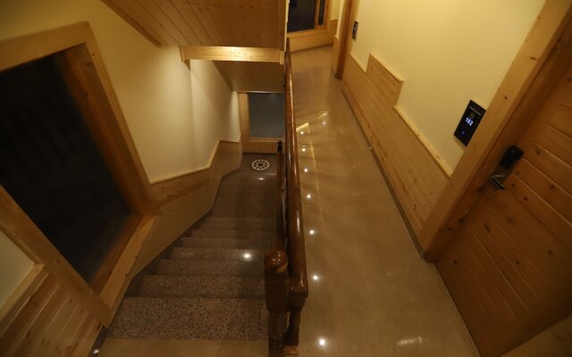 Golden Wood Manali By Rosetum
