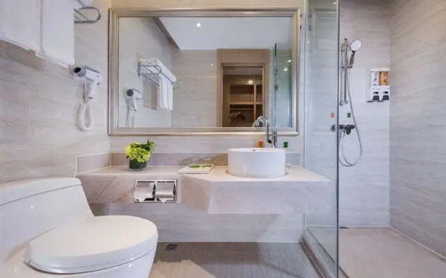 Vienna Hotel (Chongqing West Railway Station Baguocheng)