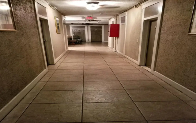 Monterey Inn Hotel