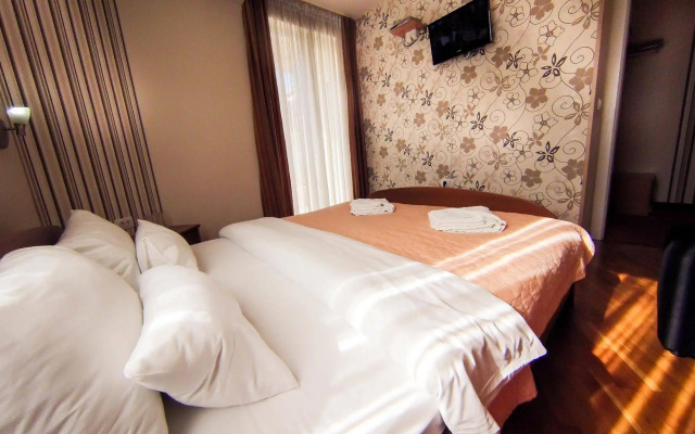Orange Inn Hotel