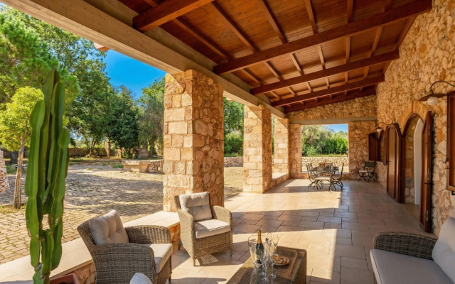 Villa Salentina With Garden And Pool