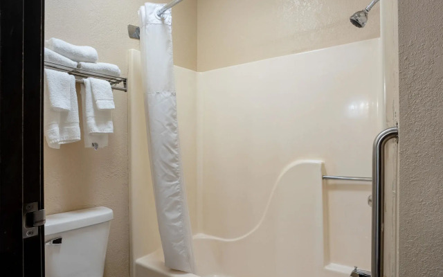 Quality Inn Galesburg near US Highway 34 and I-74