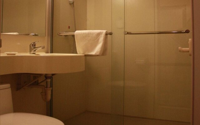 GreenTree Inn Shandong Qingdao Railway Station Square Express Hotel