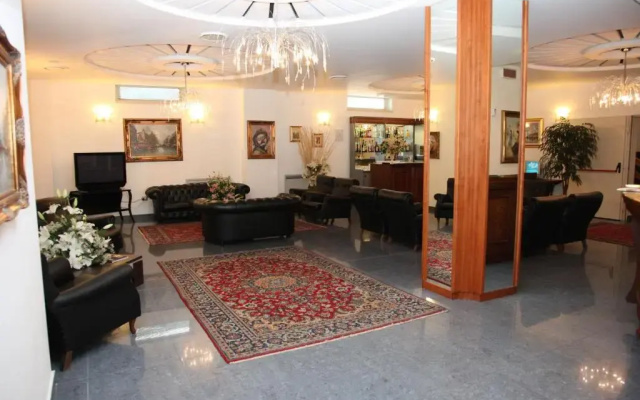 Royal Hotel