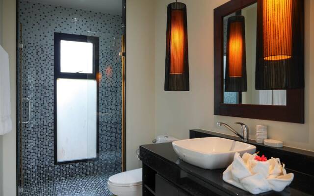 Vacation Pool Villa Naiharn Phuket