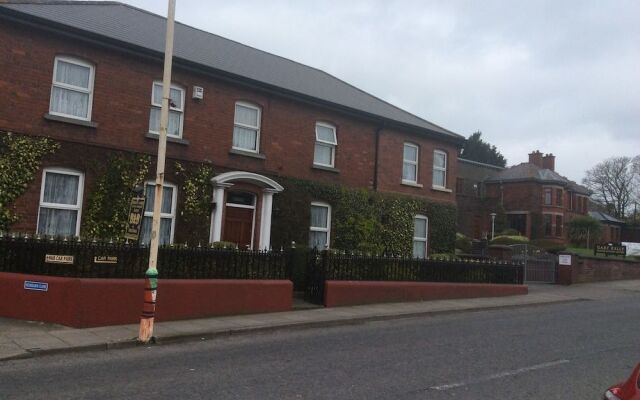 Roseville Lodge B&B