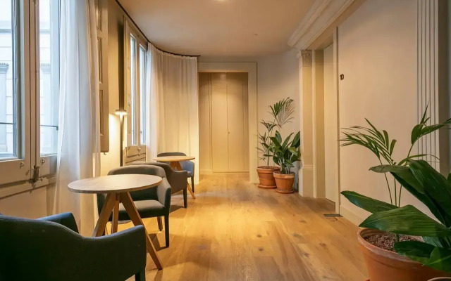 Pau Claris Apartment