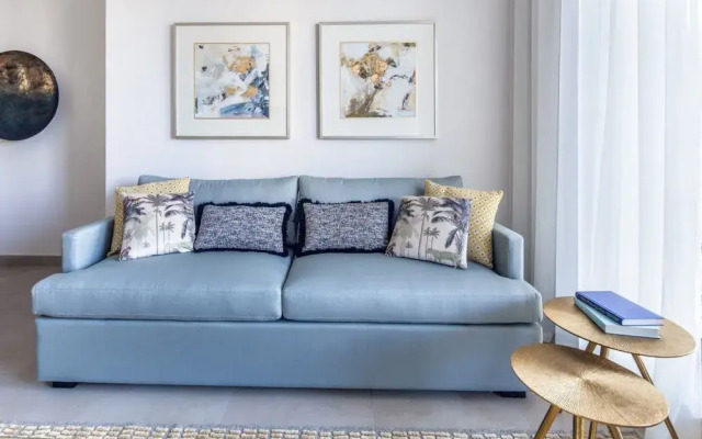 Modern & Classy 1BR Overlooking Marina!