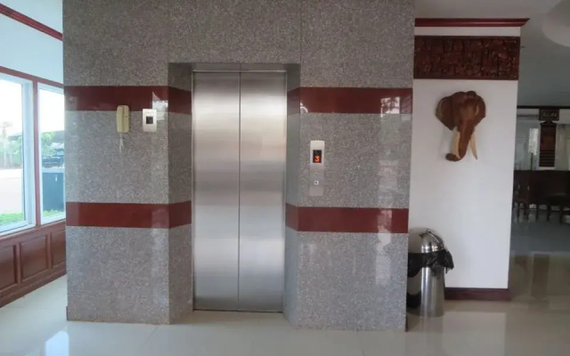 Ladtana Phetarmonchai Hotel