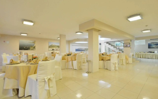 Hotel Mareluna