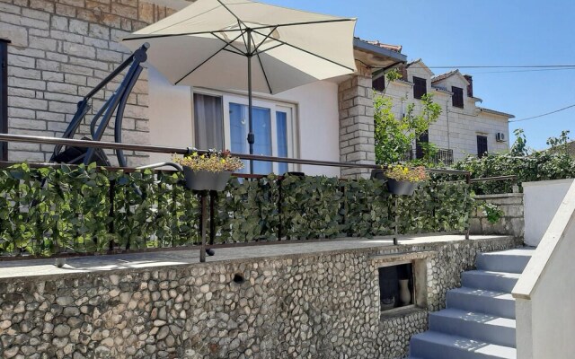 Beautiful Apartment in Supetar With 2 Bedrooms and Wifi