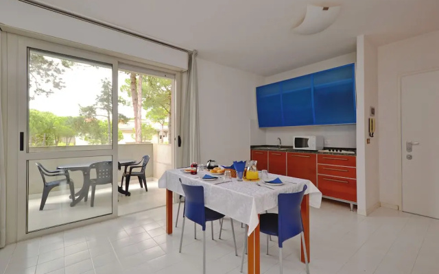 Inviting Apartment With Pool and Solarium