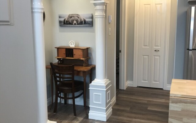 Esther's Place-Carleton Place Downtn Apartment