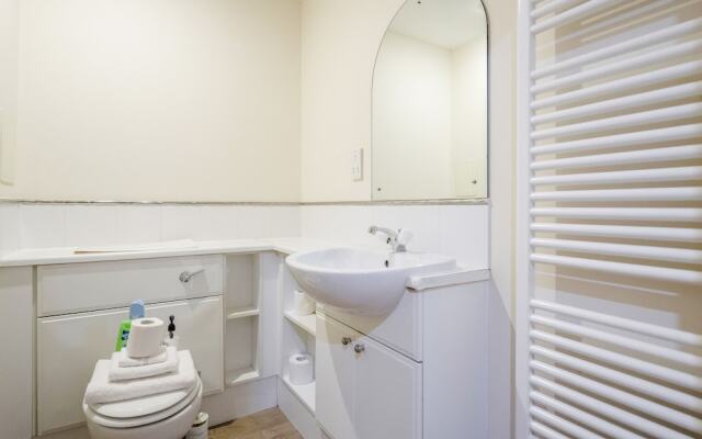 Settlers court - London Docklands East India Quays by ASH Cosy Apartments