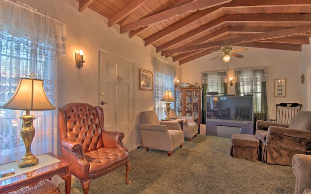 Avalon Escape: Everything Within Walking Distance!