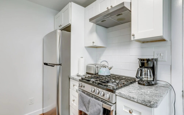 Walkable Dtwn Townhome Near Campus & Palmer Square