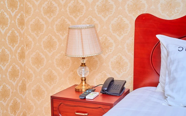 white Palace Hotel