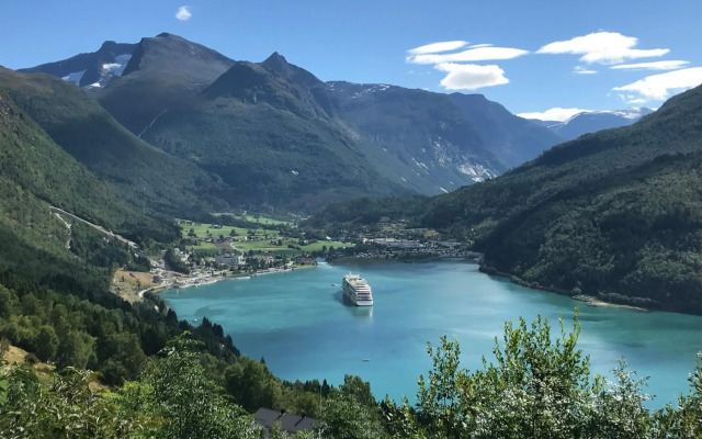 Olden Fjordhotel