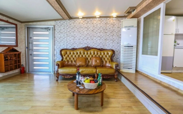 Pohang Sagyejeol Guryongpo Pension