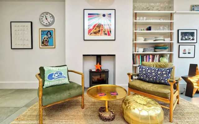4 Bedroom House, Barnes