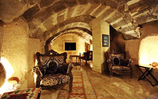 Anatolia Raymonde Cave House
