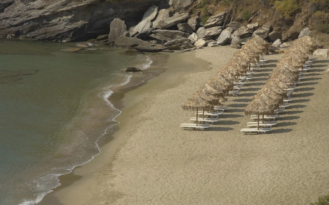 Sun-rock house by the sea by VillaRentalsgr