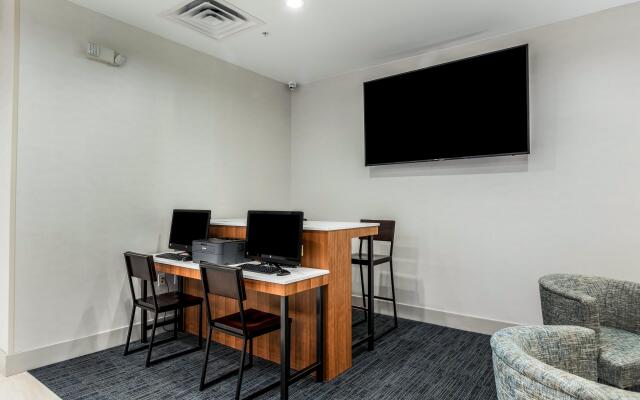 Holiday Inn Express & Suites Jersey City North - Hoboken, an IHG Hotel