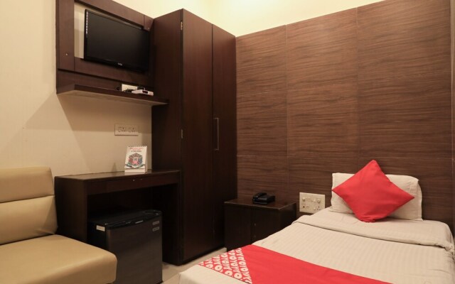 OYO 5408 Loharkar's Family Hotel