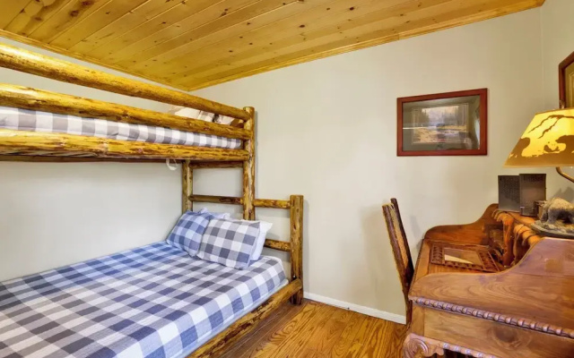 Cove Lakefront Chalet #2098