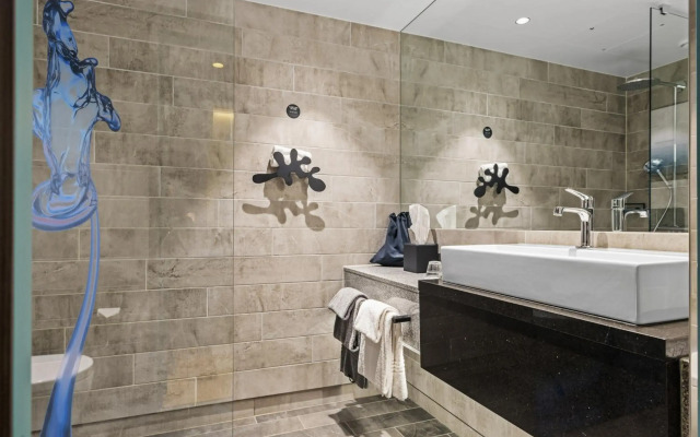Clarion Hotel The Hub