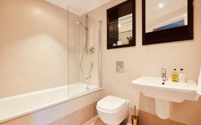 Deluxe City Apt, Riverside Canal View&free Parking
