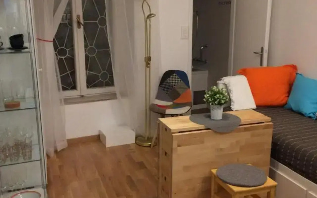 VERY CLOSE Studio Apartment