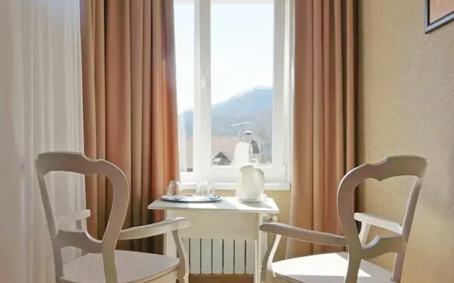 Tango in Glade Comfort Hotel