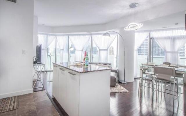 Atlantis Suites - Toronto Furnished Apartment on York Street