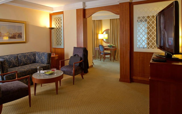 Radisson BLU Martinez Hotel, Beirut