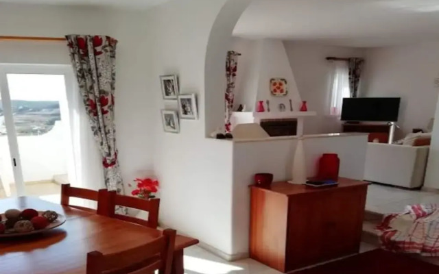 3 Bed Villa, Sleeps 6, Free WiFi, Quiet Location